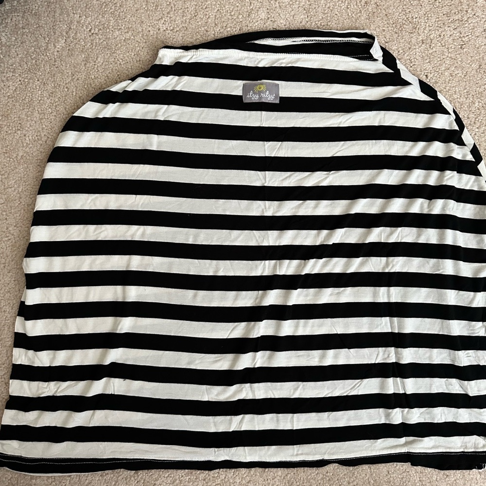 ITSY RITZY Car seat/nursing cover
